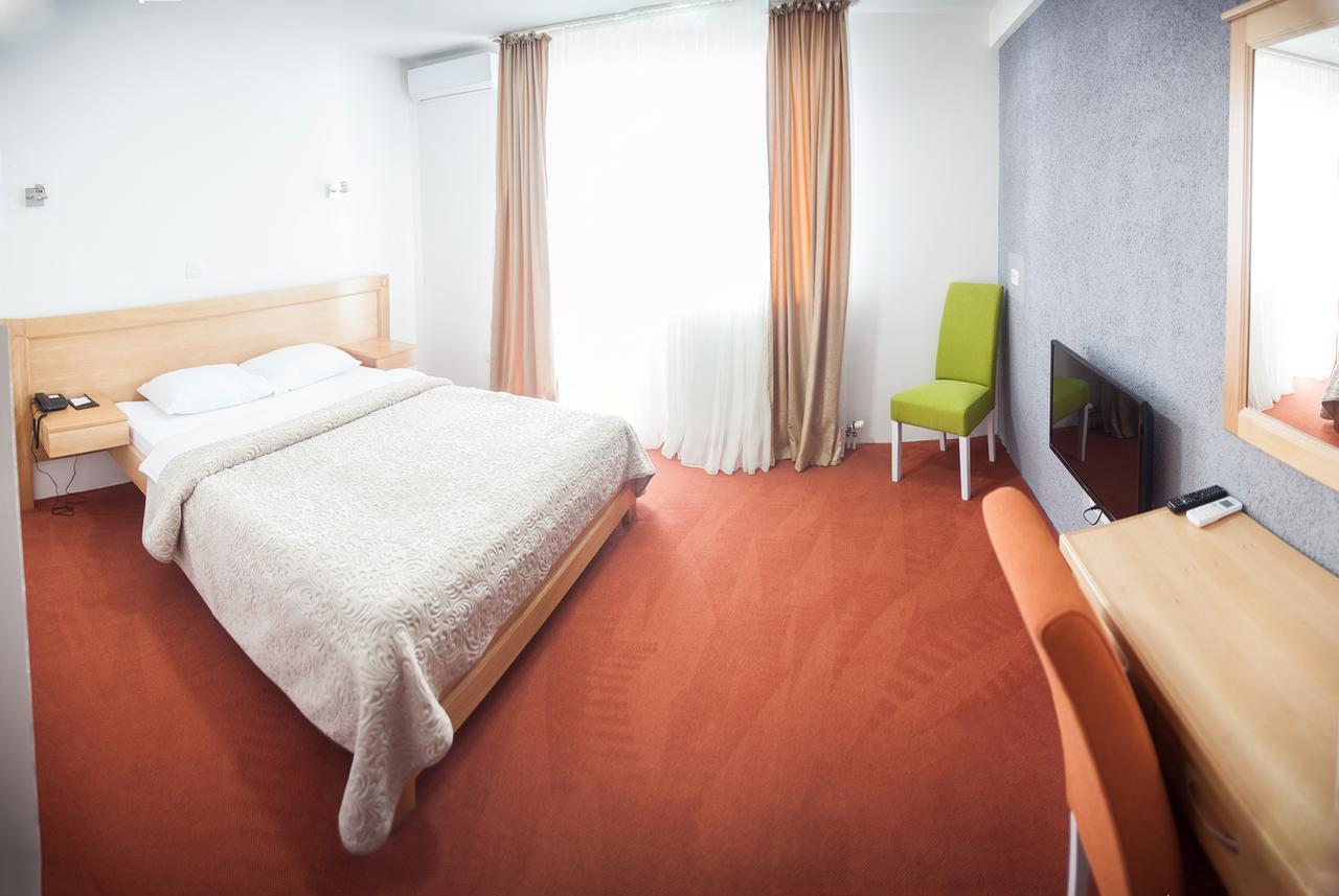 Hotel Serdar 모이코바츠 외부 사진