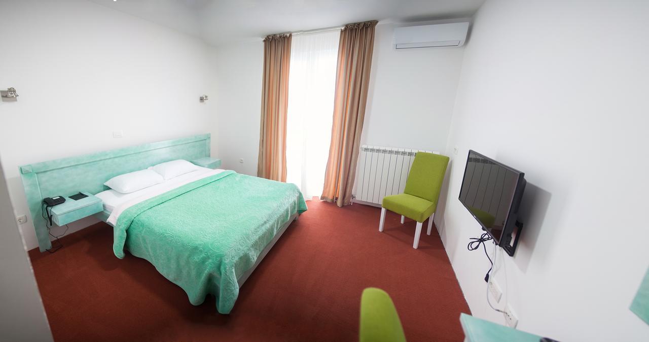 Hotel Serdar 모이코바츠 외부 사진